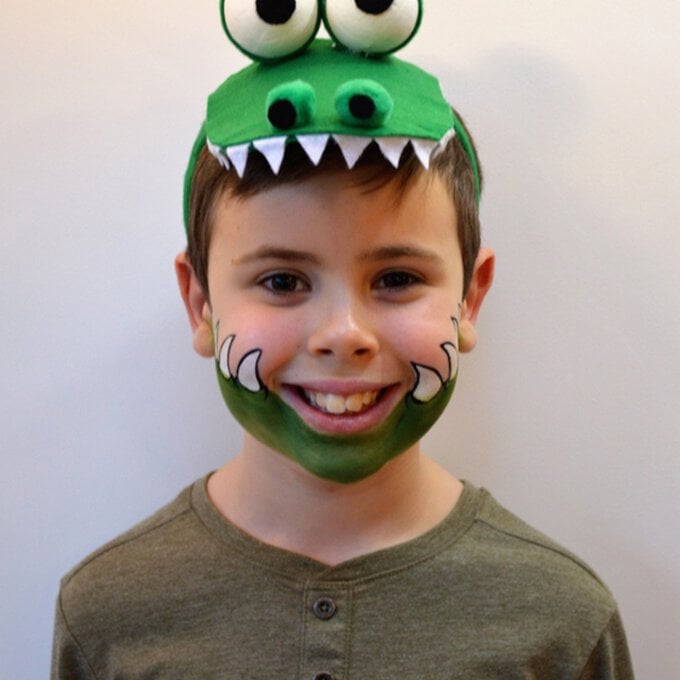 Crocodile Face Painting Tutorial image number 1