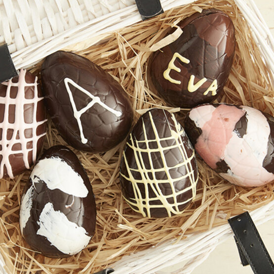 How to Make Candy Melt Easter Eggs image number 1