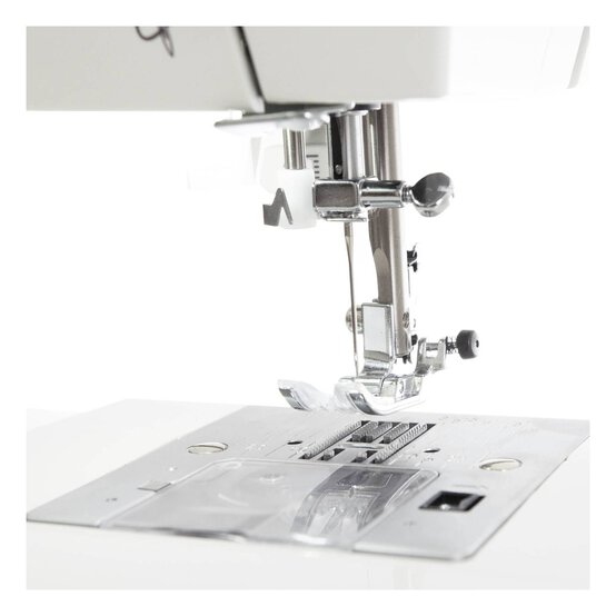 Hobbycraft 100S Sewing Machine and Essentials Bundle image number 5