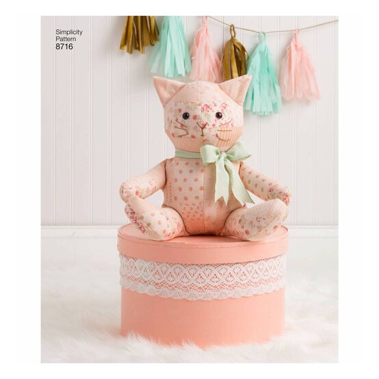 Simplicity Stuffed Animals Sewing Pattern 8716 image number 1
