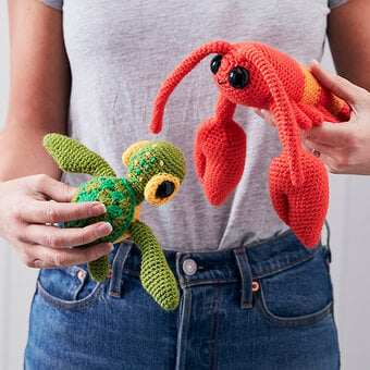How to Crochet an Amigurumi Lobster and Turtle