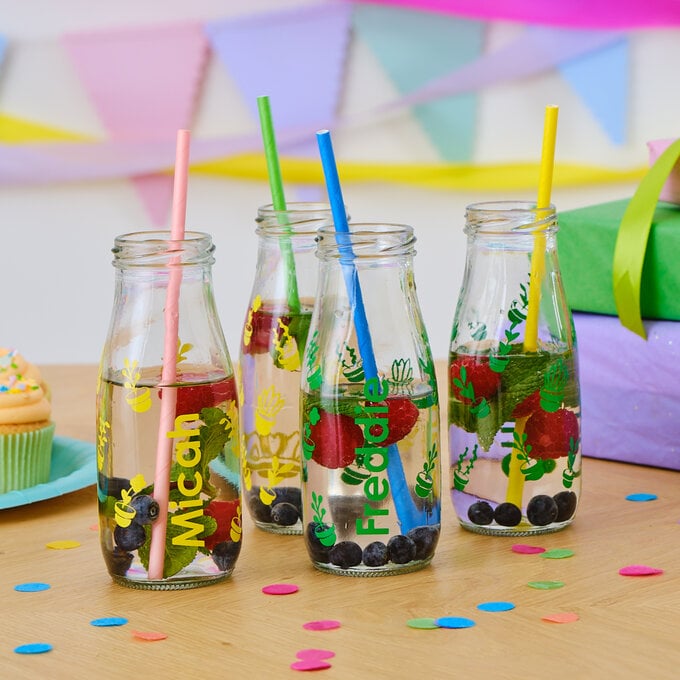 Siser: How to Create Personalised Party Drinks Bottles image number 1