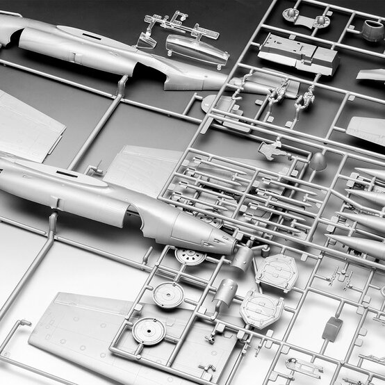 Revell Northrop F-89 Scorpion Model Set 1:48 image number 4