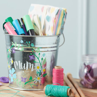 How to Make a Personalised Bucket Hamper