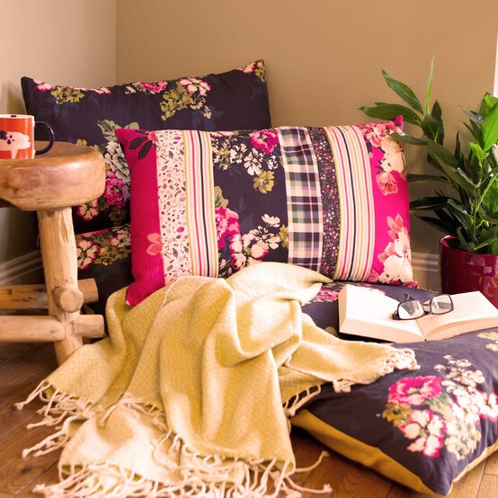 How to Make a Decorative Floor Pillow image number 1