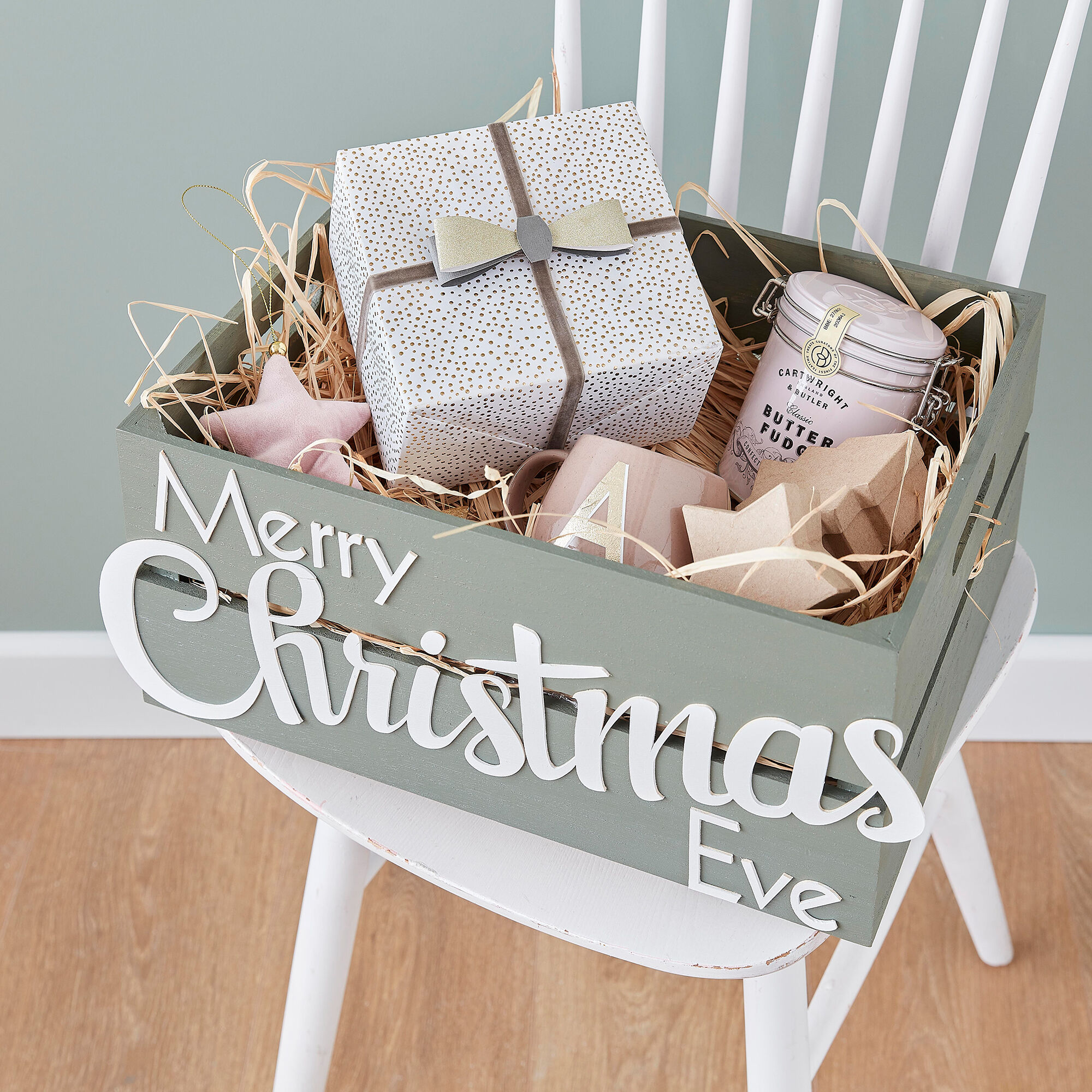 Cricut How to Decorate a Christmas Eve Crate Hobbycraft