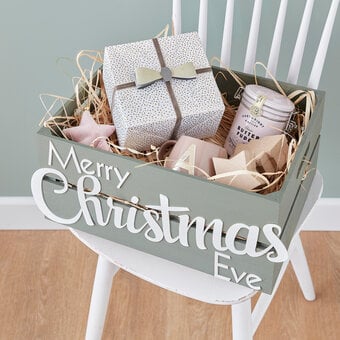 Cricut: How to Decorate a Christmas Eve Crate