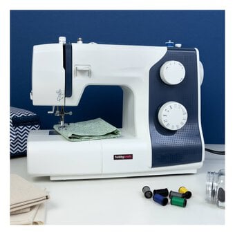 Hobbycraft HD17 Heavy Duty Sewing Machine image number 2