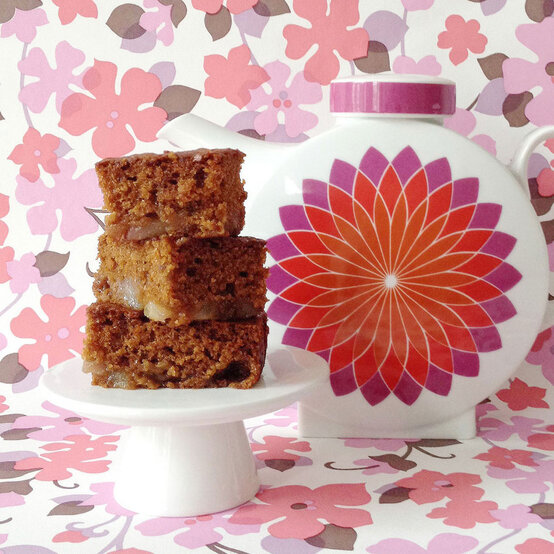 How to Make Sticky Pear Gingerbread image number 1