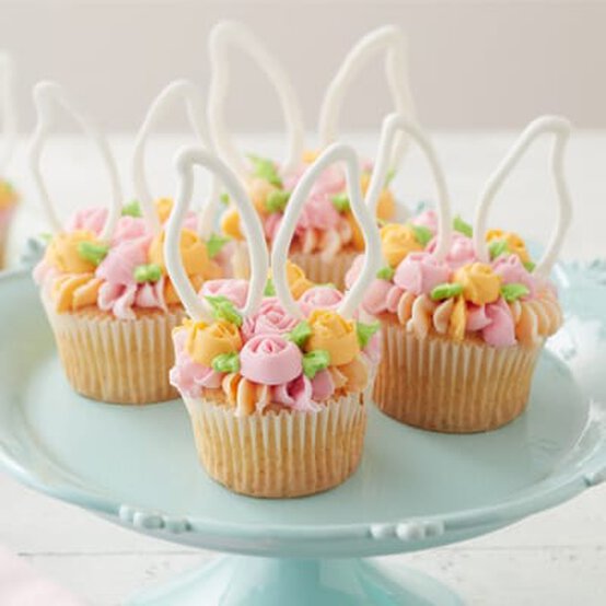 How to Make Blooming Easter Cupcakes image number 1