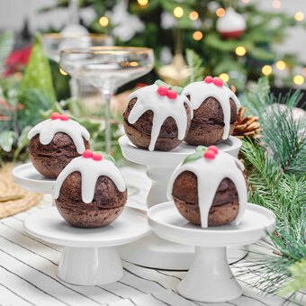 How to Make Christmas Pudding Cakes