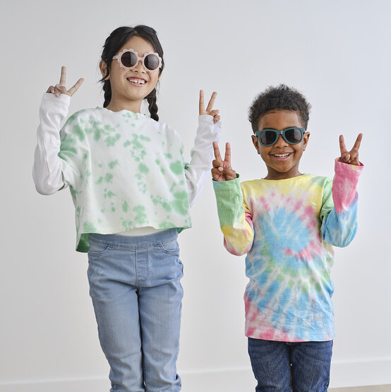 How to Tie Dye T-Shirts image number 1