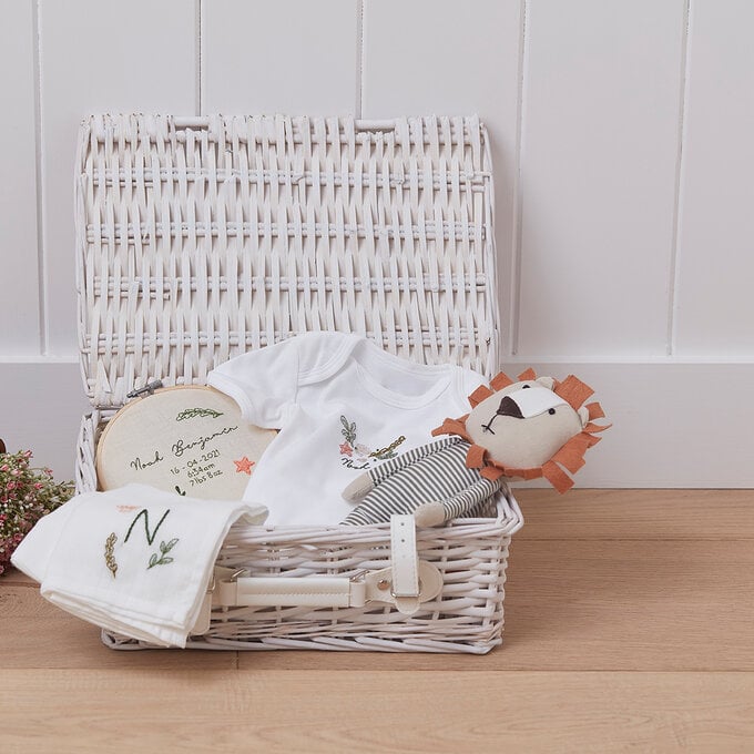How to Make a New Baby Hamper image number 1