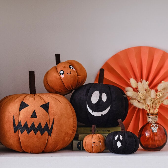 Cricut: How to Personalise Plush Pumpkins image number 1