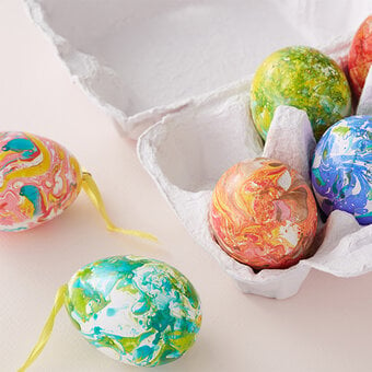 How to Make Colourful Marbled Eggs