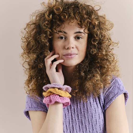 How to Crochet a Scrunchie image number 1