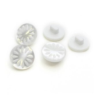 Hemline White Basic Cut Flower Button 5 Pack