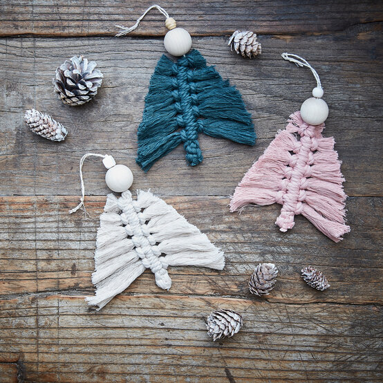 How to Make Macrame Christmas Trees image number 1