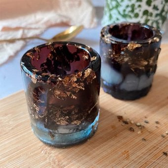 How to Use Coloured Resin