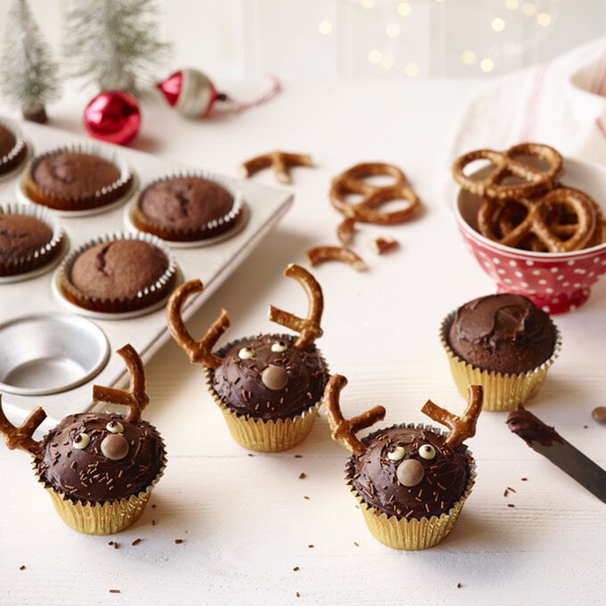 How to Make Betty Crocker Reindeer Cupcakes image number 1