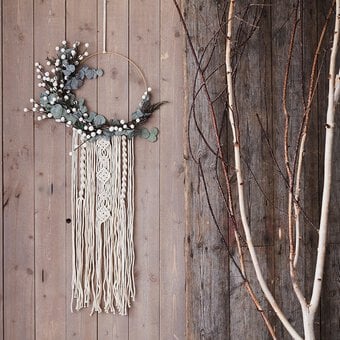 How to Make a Festive Macram&eacute; Wreath