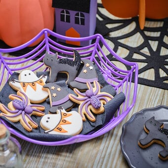 How to Decorate Halloween Biscuits