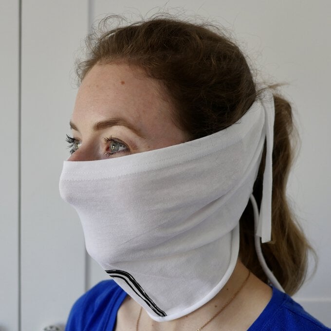 How to Make a No-Sew Face Covering image number 1