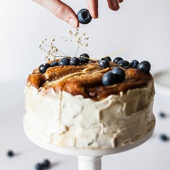 How to Bake a Blueberry Cake with Vanilla Frosting