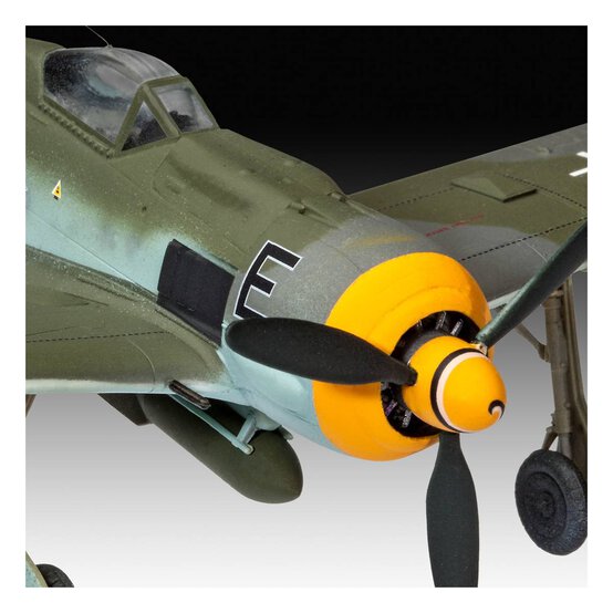 Revell Focke Wulf Fw190 F-8 Model Kit 1:72 image number 3