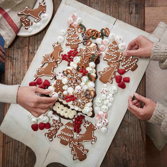 How to Make a Christmas Grazing Board image number 1