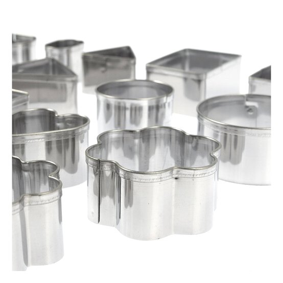 Whisk Mixed Shape Cutters 16 Pieces image number 3