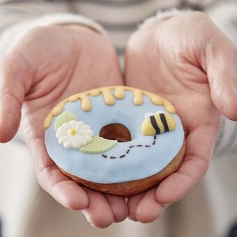 How to Make Bee Doughnuts