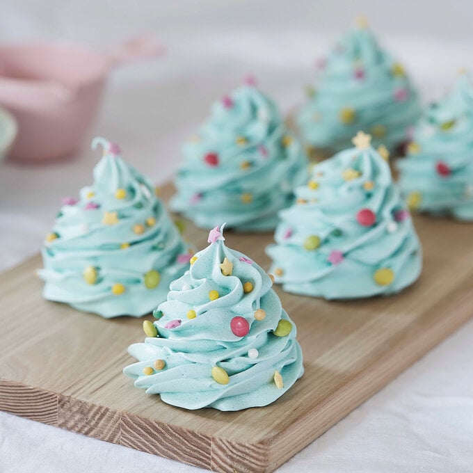 How to Make Christmas Tree Meringues image number 1