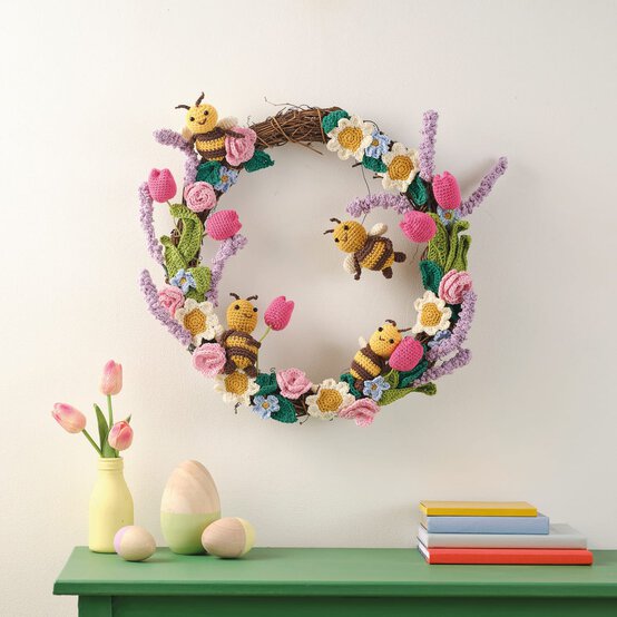How to Crochet a Floral Spring Wreath image number 1