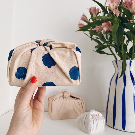 How to Make Fabric Gift Wrap image number 1