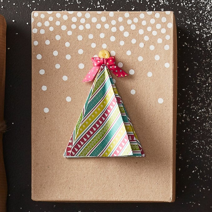 How to Make a Christmas Origami Gift Box image number 1