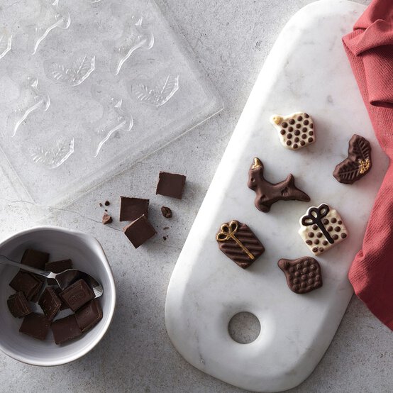 How to Make Christmas Chocolates image number 1