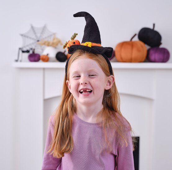 How to Crochet a Witches Hat Headband image number 1