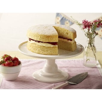 Betty Crocker Classic Vanilla Cake Mix image number 2
