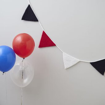 How to Knit Coloured Bunting