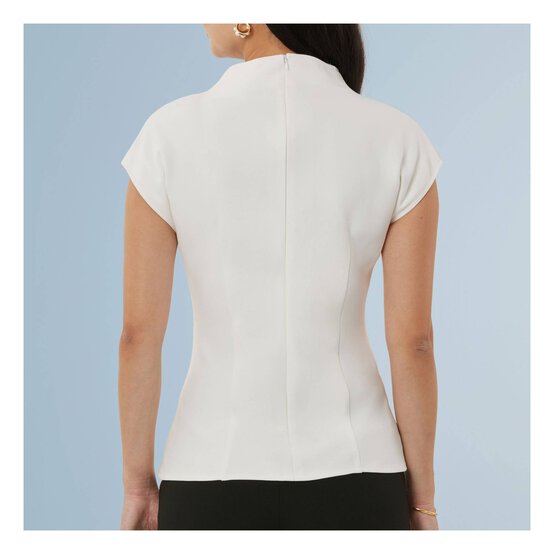 Simplicity Women’s Tops Sewing Pattern S3103 (4-12) image number 3