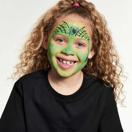 How to Face Paint a Green Witch image number 1