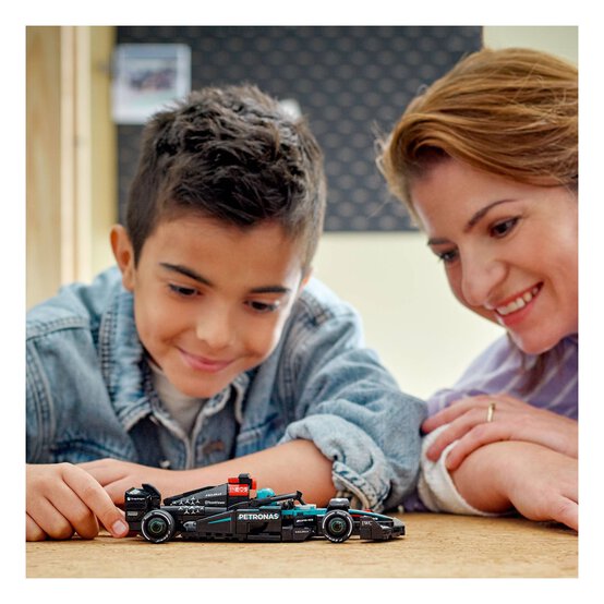 LEGO Mercedes-AMG F1 W15 Race Car image number 4