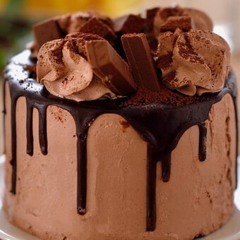 How to Make a Salted Caramel Chocolate Cake