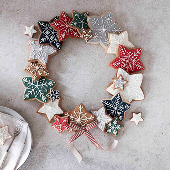 How Make a Christmas Biscuit Wreath