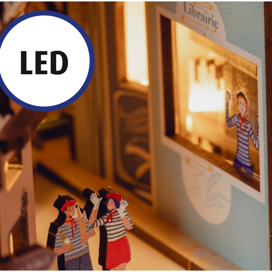 Paris Book Nook image number 7