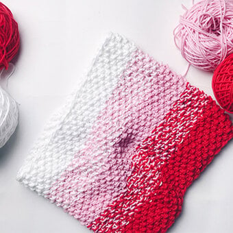 How To Crochet a Valentine's Ombre Snood