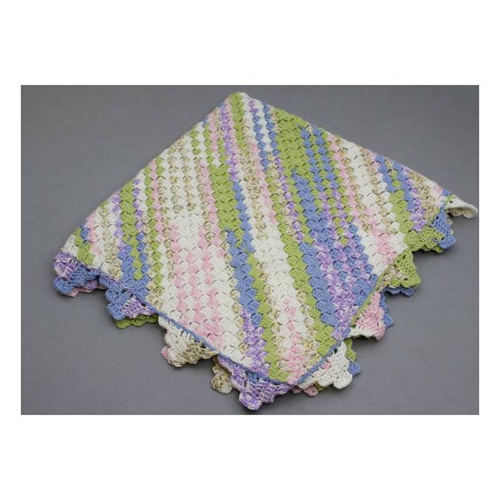 FREE PATTERN Baby Prints Corner to Corner Crib Blanket image number 1