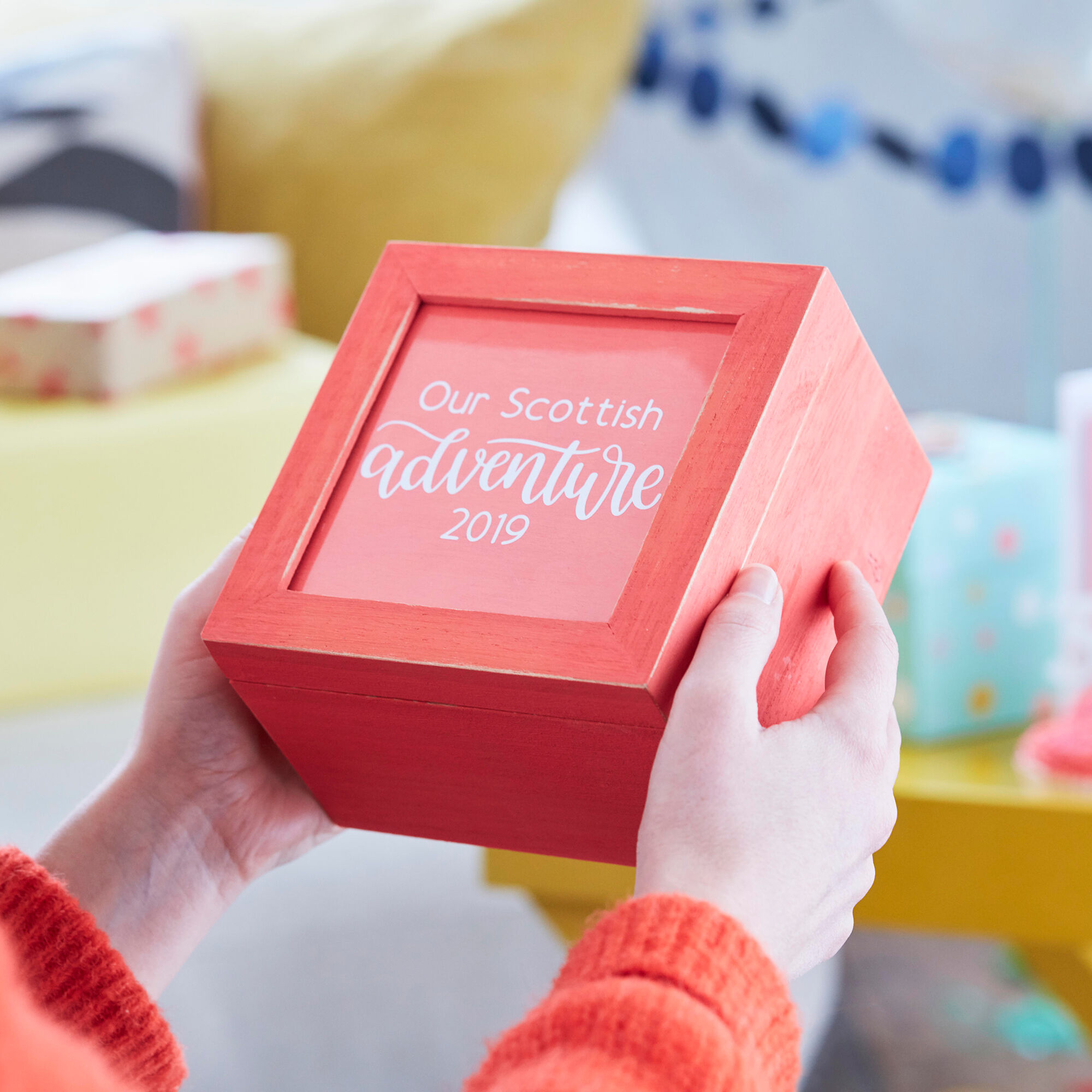 Cricut How to Make a Personalised Memory Box Hobbycraft
