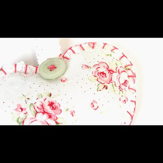 How to Sew a Decorative Fabric Heart image number 1